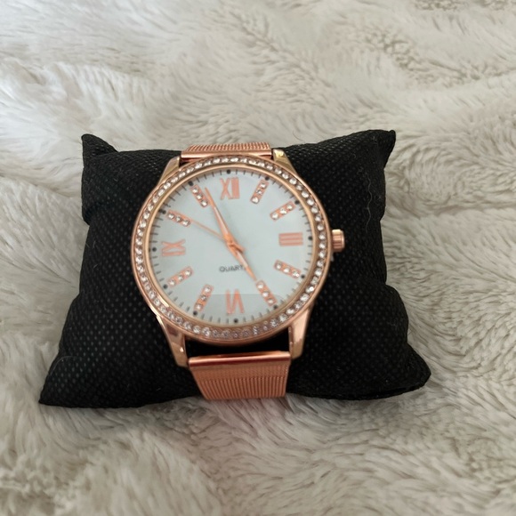 Elegant Rose Gold Women's Watch - Picture 2 of 5